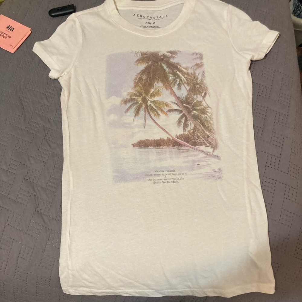Aeropostale — size XS tee
